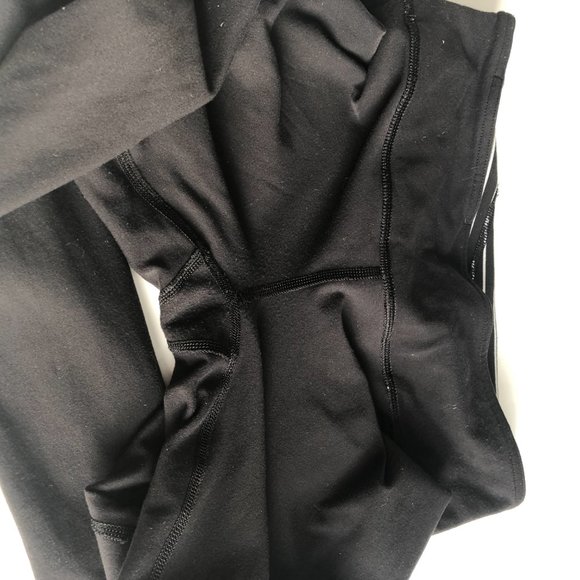 lululemon Black Capris SZ 6 - Picture 5 of 5
